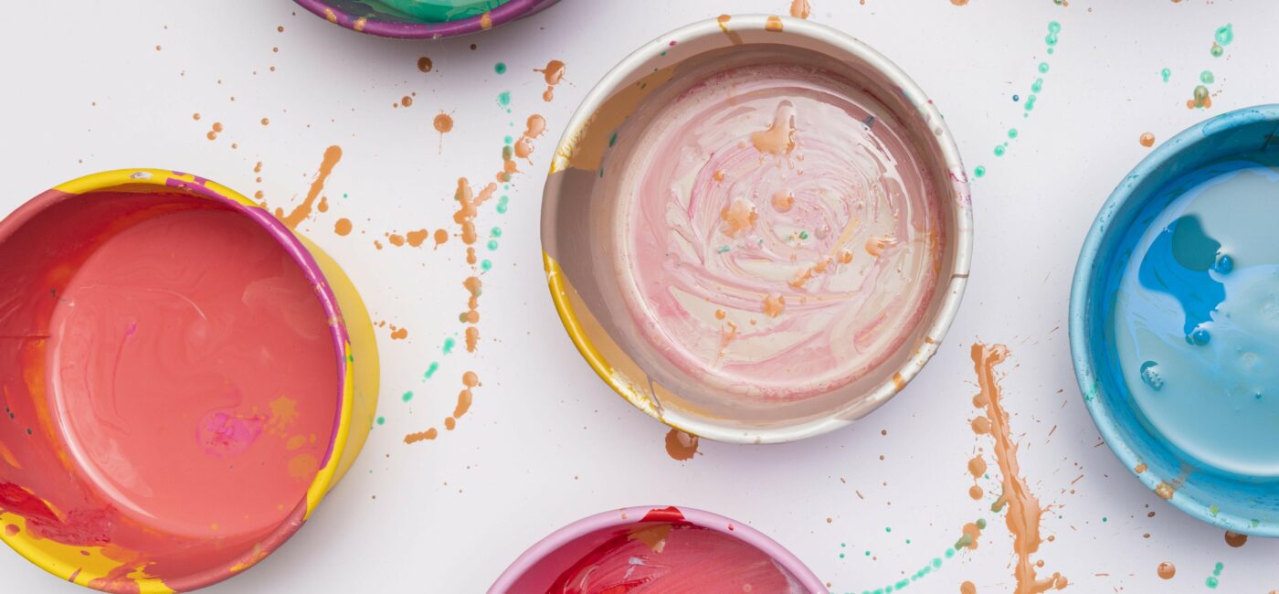 Activité pour les bébés : Une peinture à l’eau naturelle et comestible